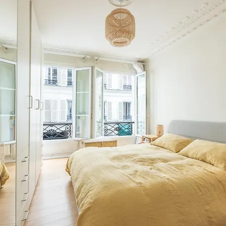 Place De La Madeleine, Apartment