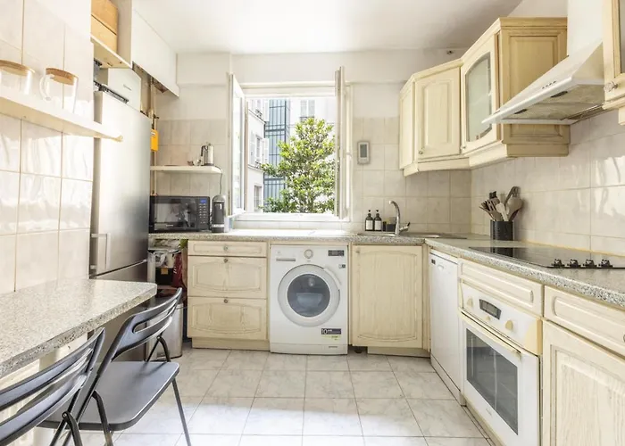 Apartment Place De La Madeleine, *