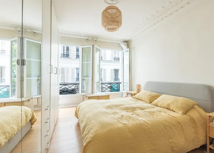 Place De La Madeleine, Apartment