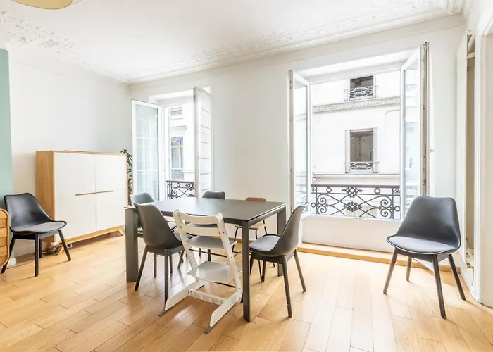Apartment Place De La Madeleine,